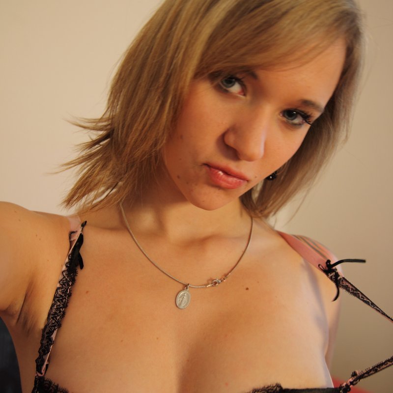 Oriane 33 Escort-girls Les Bas Vents